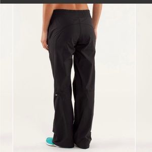 Womens lululemon black dog runner track pants sz 8